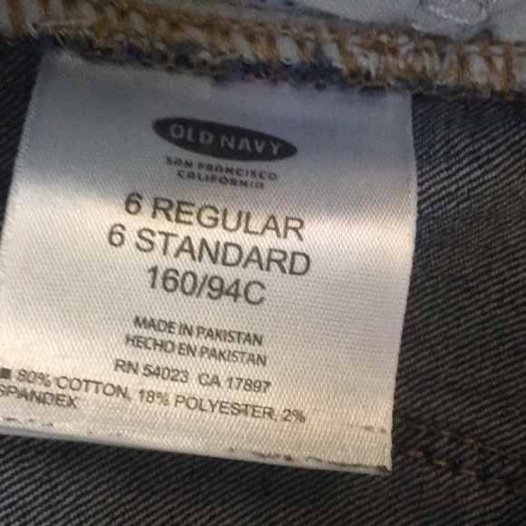 Old navy skinny leg maternity jeans - Picture 3 of 3
